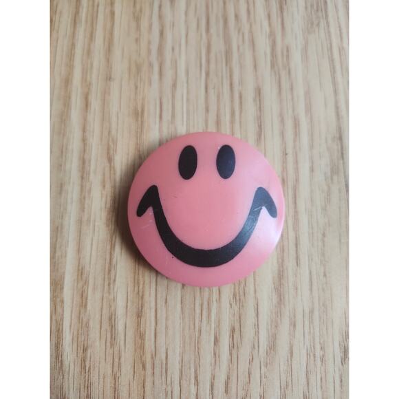 Lot of 4 Smiley Face Refrigerator Magnets – Retro Emoji Style Happy Face Decor - Picture 6 of 6